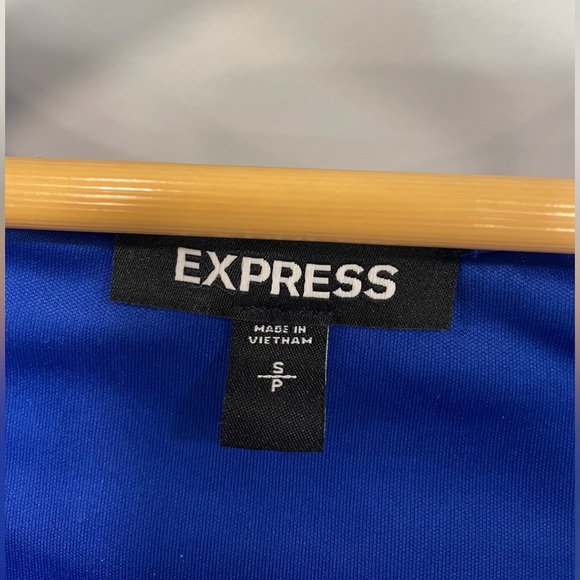 Express small roper long flow sleeves in  blue floral print - Picture 6 of 10